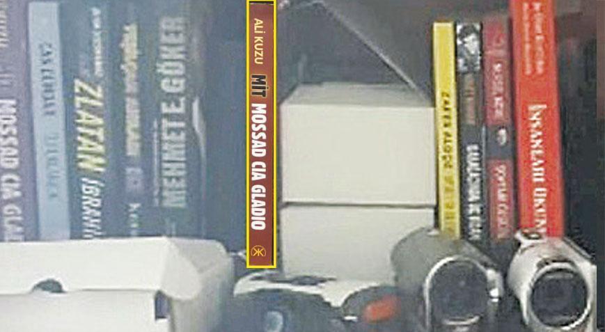 MOSSAD'la görüşmeye MOSSAD kitabıyla gitti