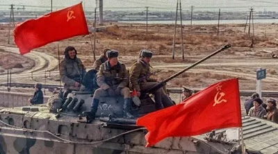 dış mekan, askeri taşıt, silah, devlet dairesi içeren bir resim
Açıklama otomatik olarak oluşturuldu